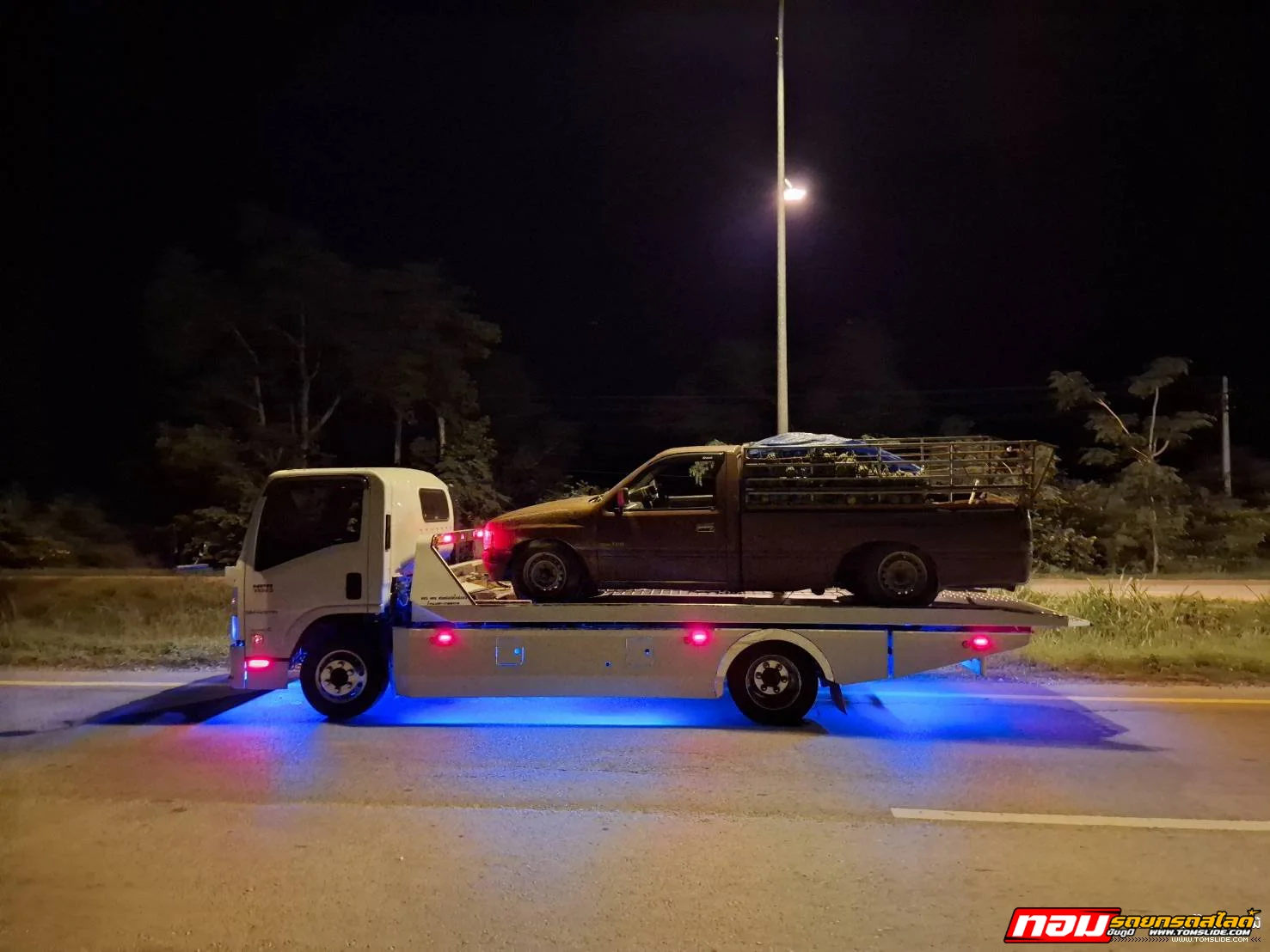 กระบะ Isuzu แยกหนองแวง อ.ภูเขียว ➤ ท่าหินโงม