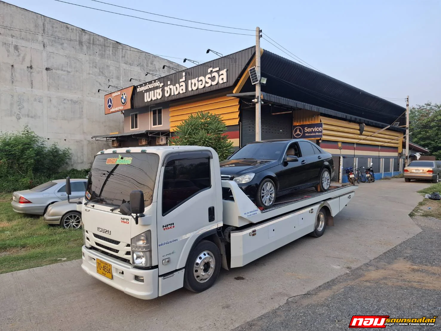 เมอร์เซเดส-เบนซ์ E-Class E200 หน้าโรงเรียนสตรีชัยภูมิ ➤ อู่เบนซ์ช่างลี่